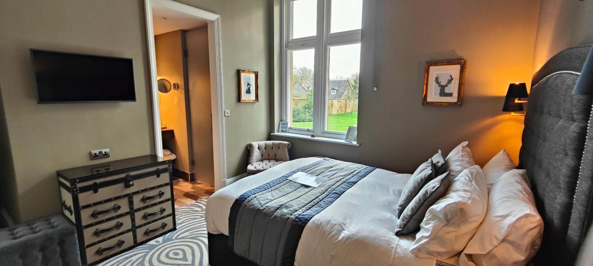Oddfellows On The Park Cheadle  Exterior foto A bedroom at The Old Bank Hotel