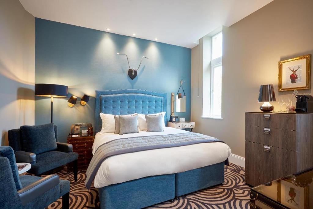 Oddfellows On The Park Cheadle  Habitación foto A bedroom at The Ivy Collection